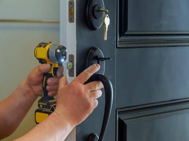 7 Insider Tips Before Calling a Blackpool Locksmith